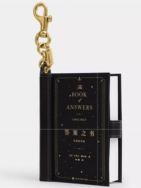 📚🖤📚 COACH THE BOOK OF ANSWERS BY CAROL BOLT BOOK BAG CHARM 📚🖤📚 NWT 📚🖤📚